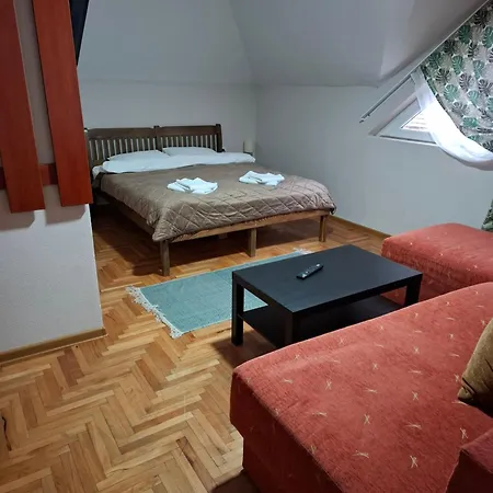 Koliba Na Grza Paraćin