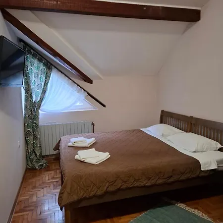 Koliba Na Grza * Paraćin