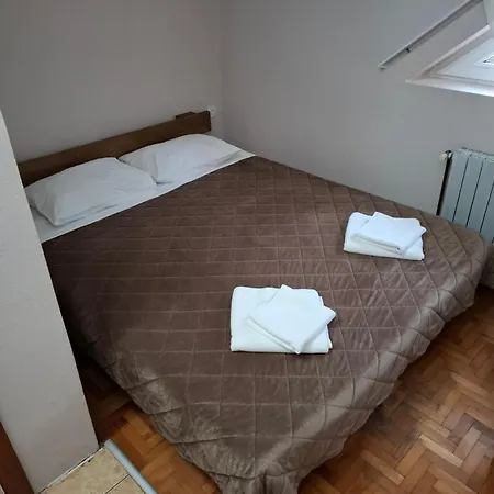 Koliba Na Grza * Paraćin