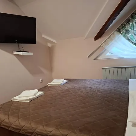 Koliba Na Grza 酒店 Paraćin